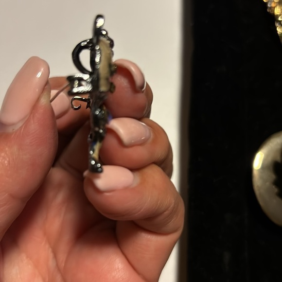 Floral Cat Brooch with Colorful Rhinestones Could be used as a necklace
Adorable - Picture 5 of 7